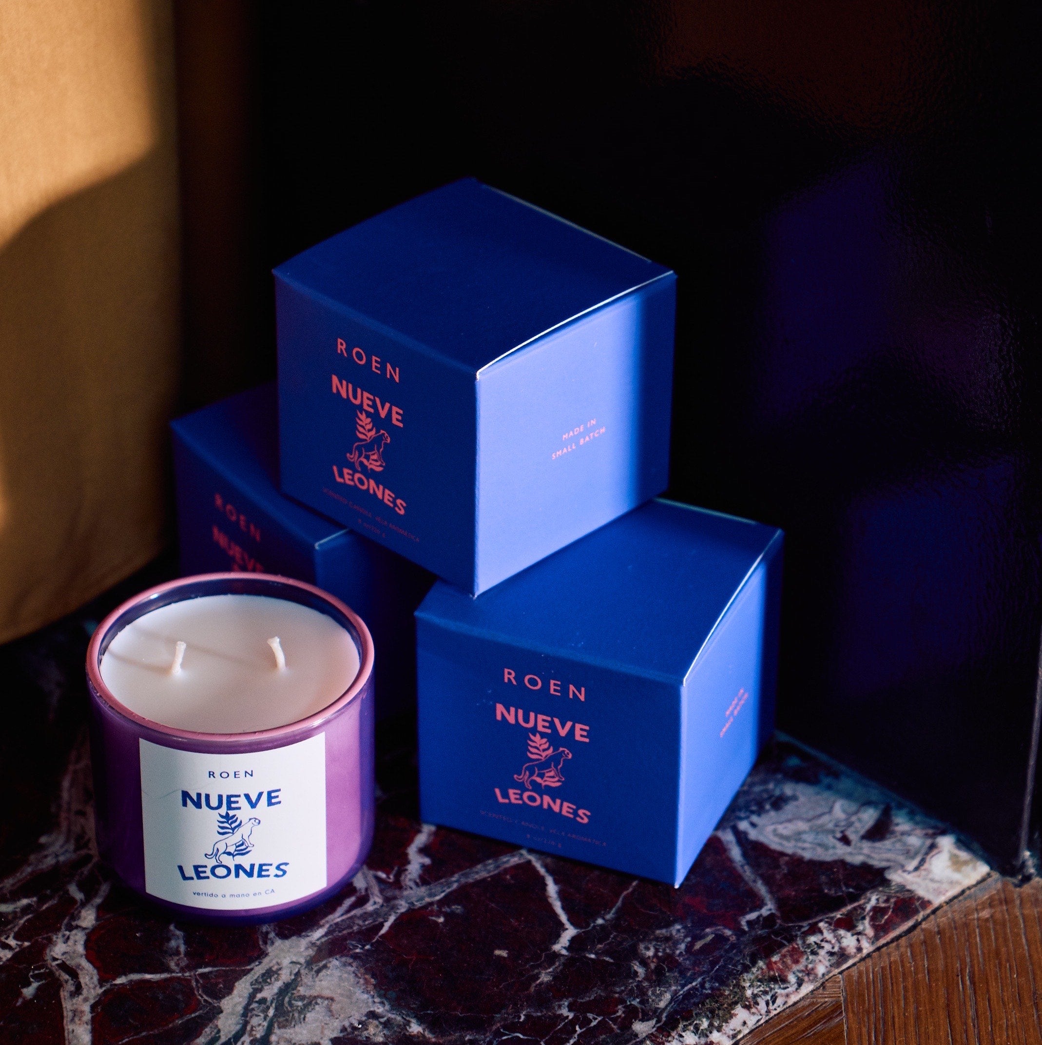Roen Nueve Leones Candle